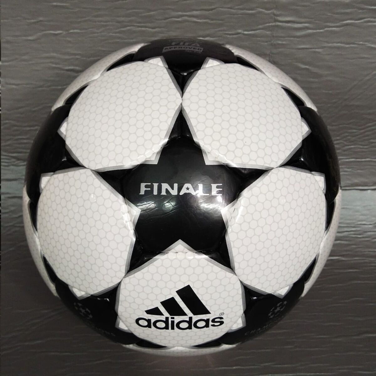 Adidas Finale 2 / Official Match Ball / UEFA champions