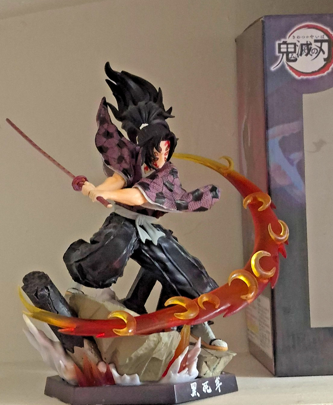 Statue Kokushibo Kimetsu no Yaiba - Décoration de Salon Unique pour Otaku