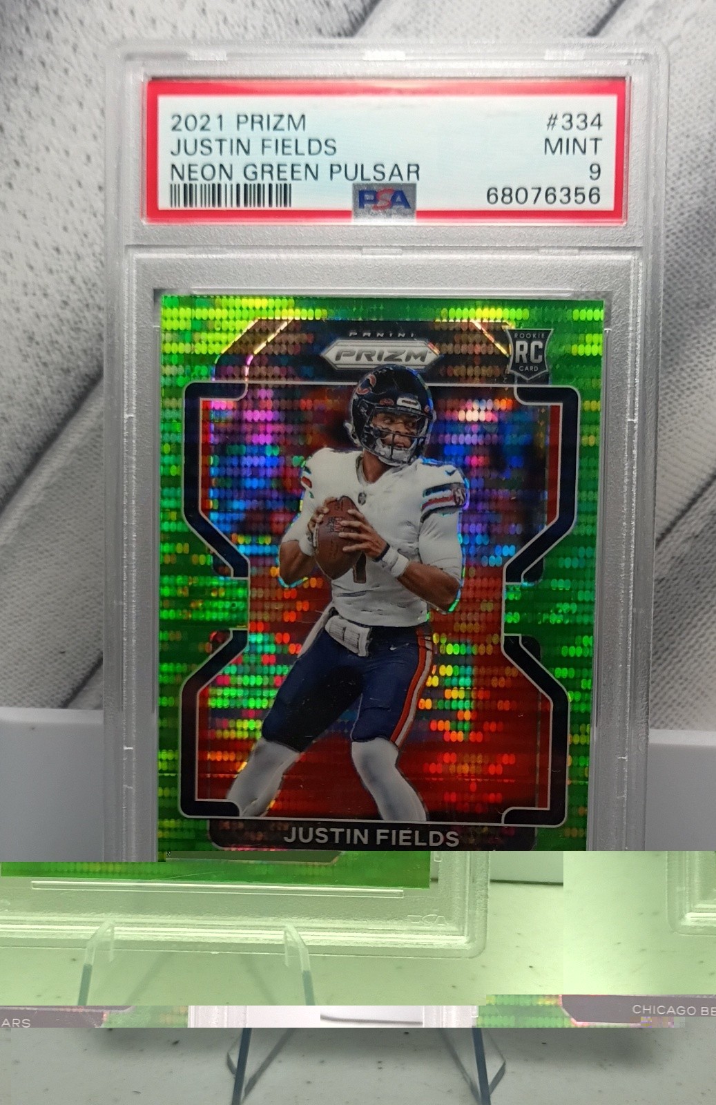 2021 Panini Prizm - Rookie Justin Fields #334 Neon Green Pulsar Prizm (RC)