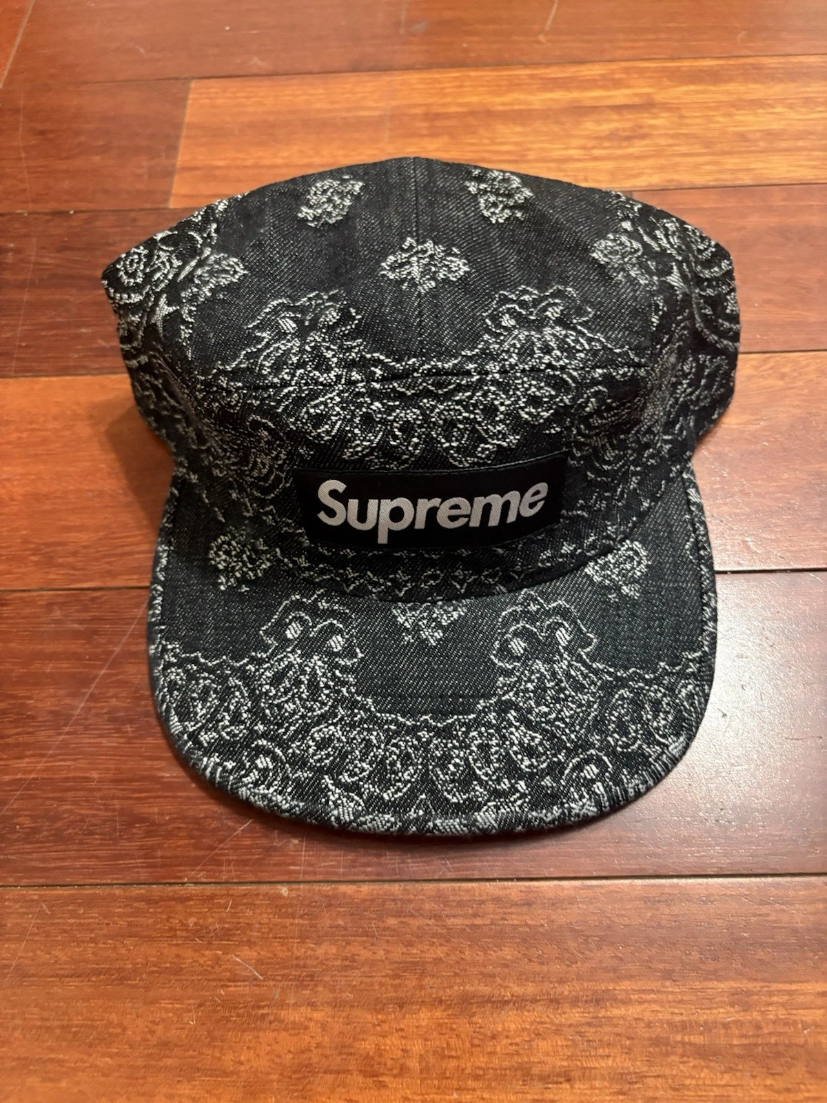 Casquette de camp en denim jacquard Supreme Bandana noir sale EN MAIN ENVOI RAPIDE