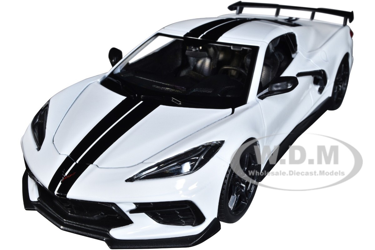 2020 CHEVROLET CORVETTE STINGRAY COUPE WHITE W/STRIPES 1/24