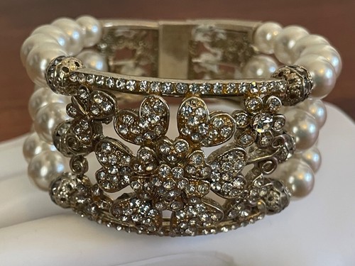 Vintage 2” thick 3 strand pearl crystal magnetic Bracelet flower butterfly ornat - Picture 5 of 14