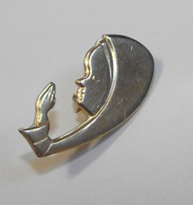 Vintage religious gold tone praying Madonna Virgin Mary pin brooch
