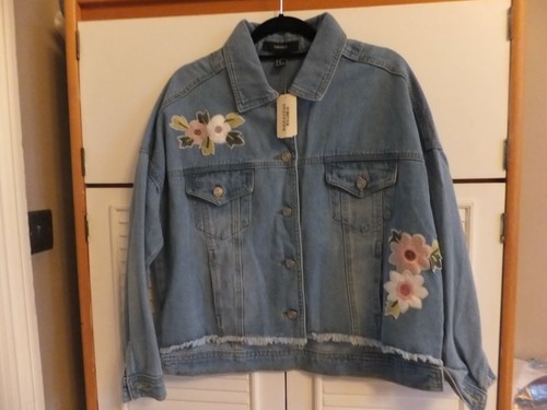 FOREVER 21 LIGHT BLUE EMBROIDERED FRAYED DENIM JACKET UK M BNWT - Picture 1 of 8