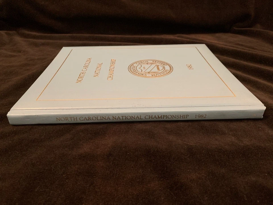 ¡Raro! Michael Jordan Campeonato Nacional de Carolina del Norte 1982 casi como nuevo Foto 3 de 4