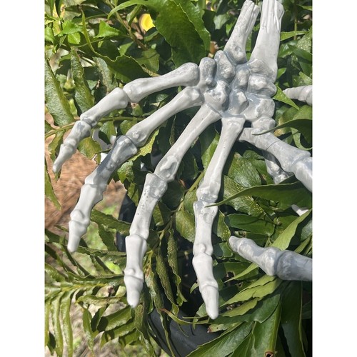 2pc Skeleton Hands Halloween Decoration Small Skeleton Hands Halloween Crafts S3 - Picture 2 of 7