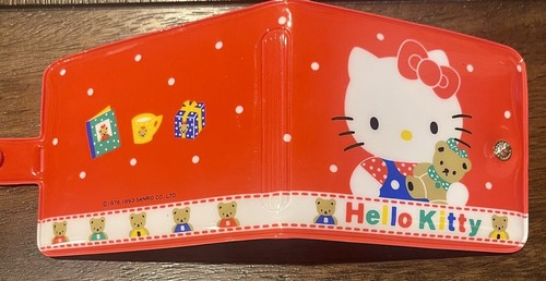 Billetera de plástico vintage Sanrio 1993 Hello Kitty and Peluche Bear roja plegable NUEVA - Imagen 4 de 10