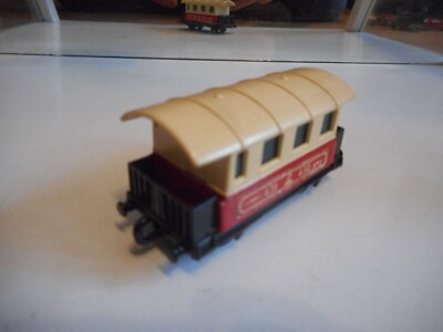 Matchbox SUperfast Passenger Train Coach in Red/White