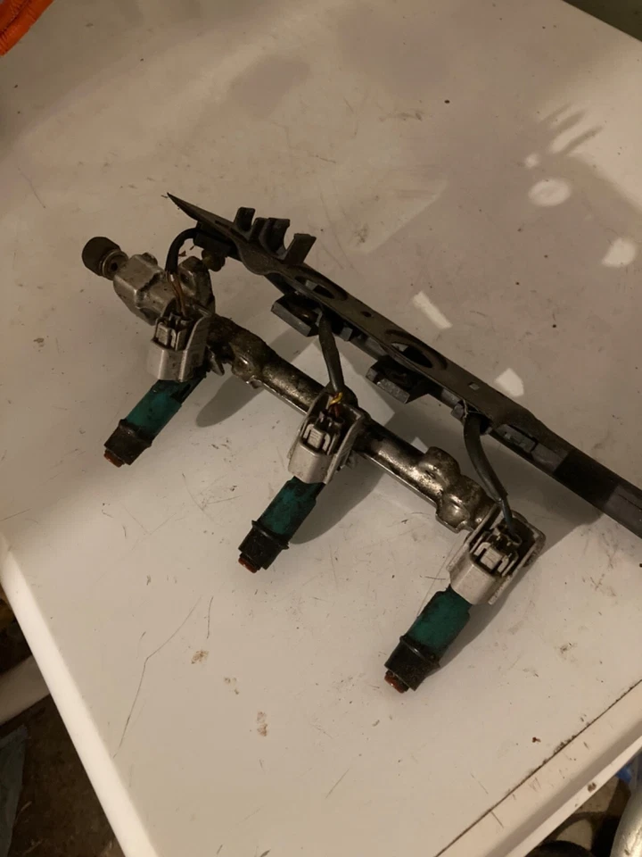 Riel de combustible Honda Insight Hybrid MT 2000-2006 con inyectores Foto 3 de 3