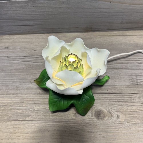 BLOOMING WHITE MAGNOLIA FLOWER Accent / Night Light Lighted Table Lamp eBay