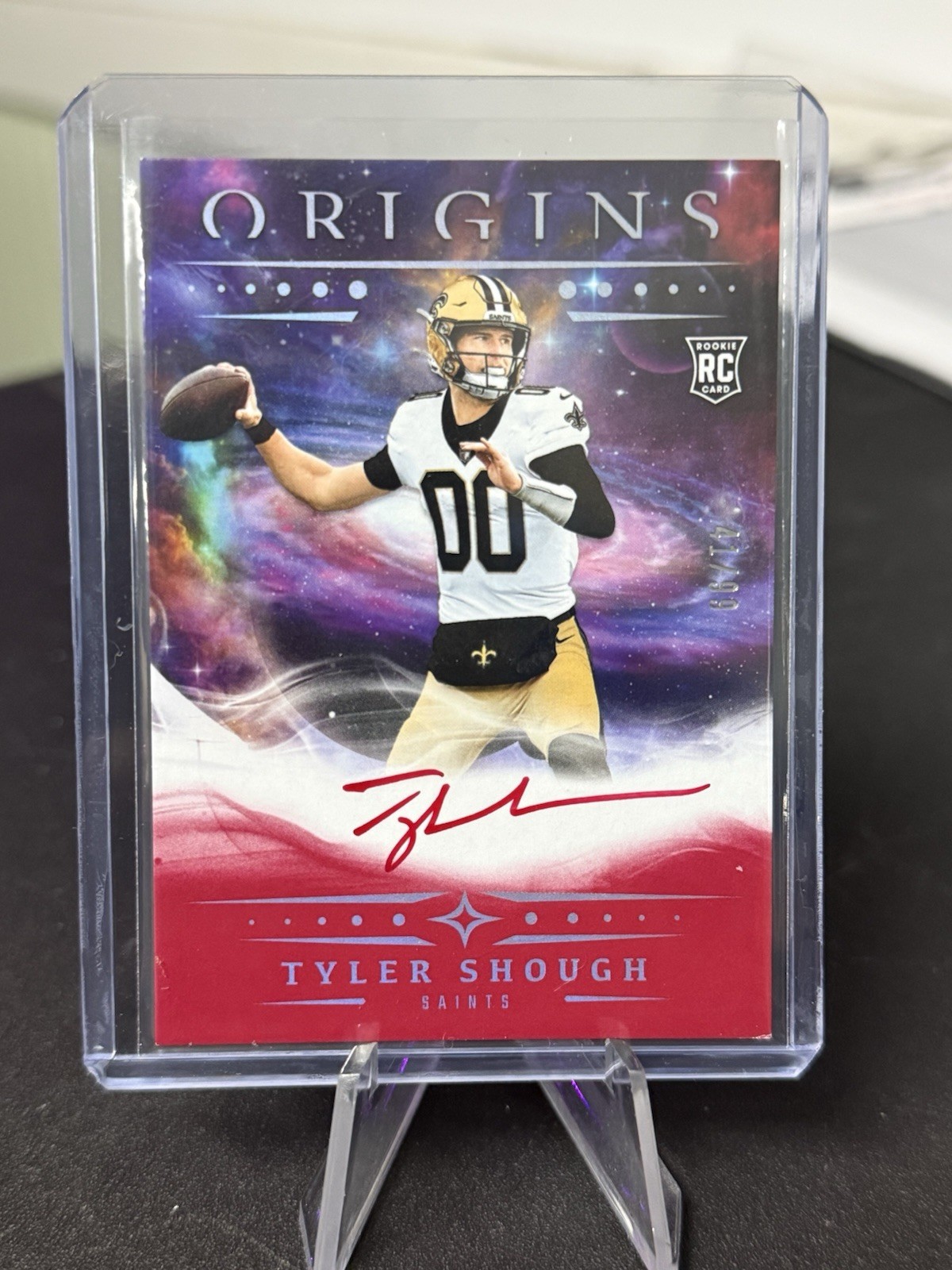 2025 Panini Origins - Rookie Autographs Tyler Shough #RA-TSH Red /99 (AU, RC)