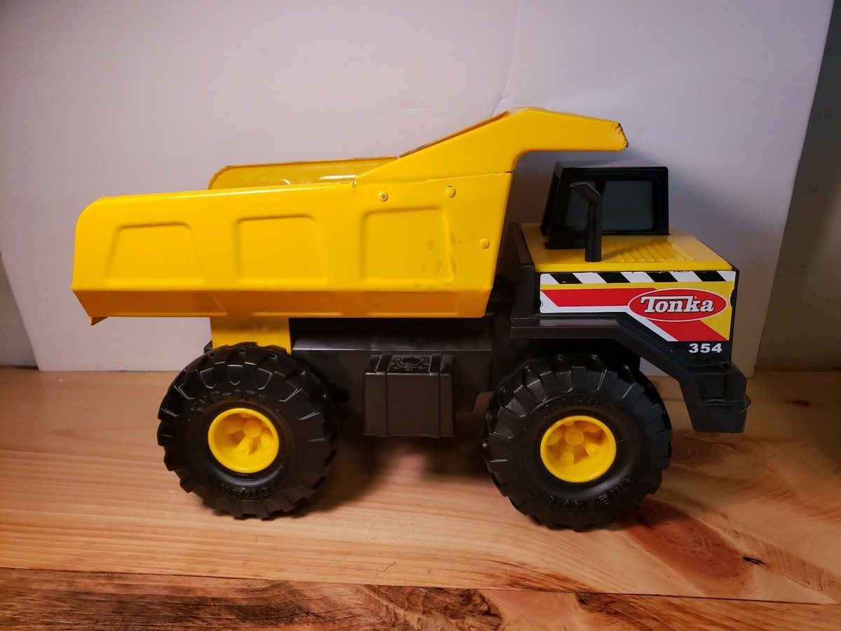 Hasbro 2012 TONKA 354 Metal / & plastic Large Yellow Dump Truck