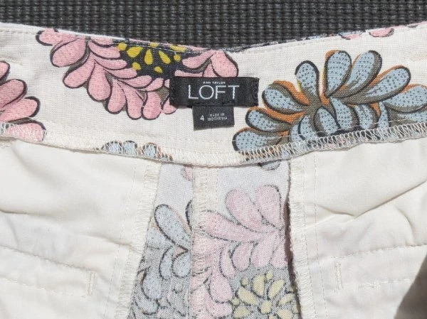 Pantalones Cortos Ann Taylor LOFT Marfil Estampado Floral Elastizados Lino Rayón 3.5” EE. UU. S 4 6 USADOS EN EXCELENTE ESTADO Foto 3 de 3