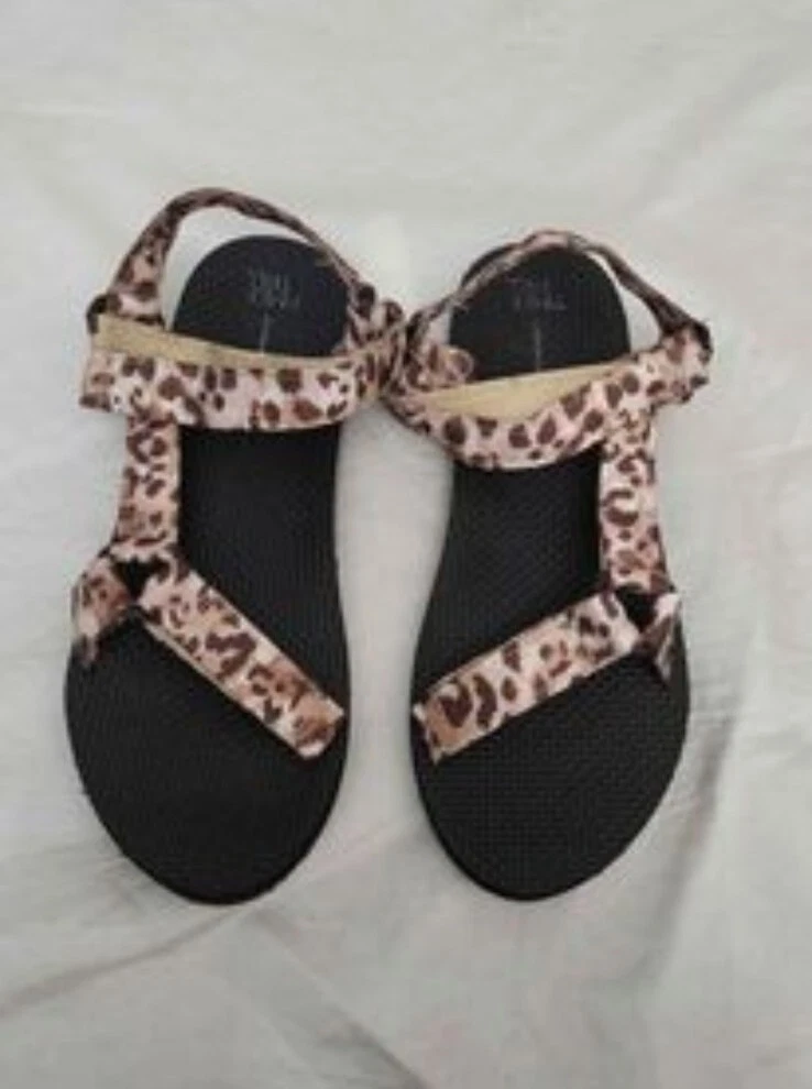 Time tru Women s Size 9 1 2 Cheetah Print Strap Sandals U03 eBay