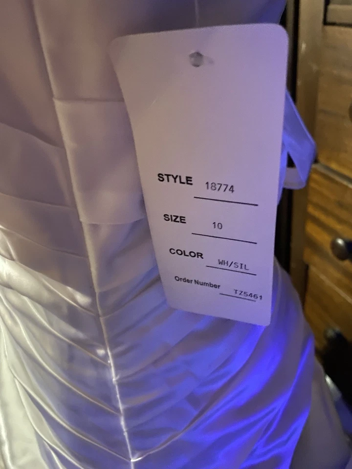 NUEVO CON ETIQUETAS NUEVO Corsé Sirena Acampanado Satén Talla 10 con Broche de Cristal, Colección Privada Foto 4 de 4