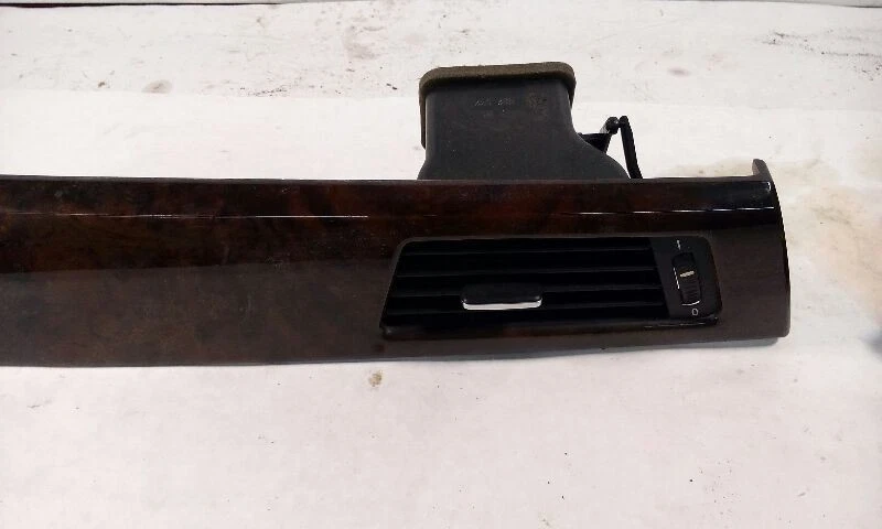 BMW 335i 2011 bisel de tablero con botón de parada de arranque, rejillas de ventilación Foto 3 de 4