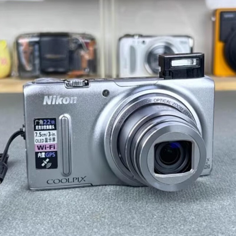 Nikon COOLPIX S9500 Silver 18.1MP 22x zoom Compact Digital Camera 