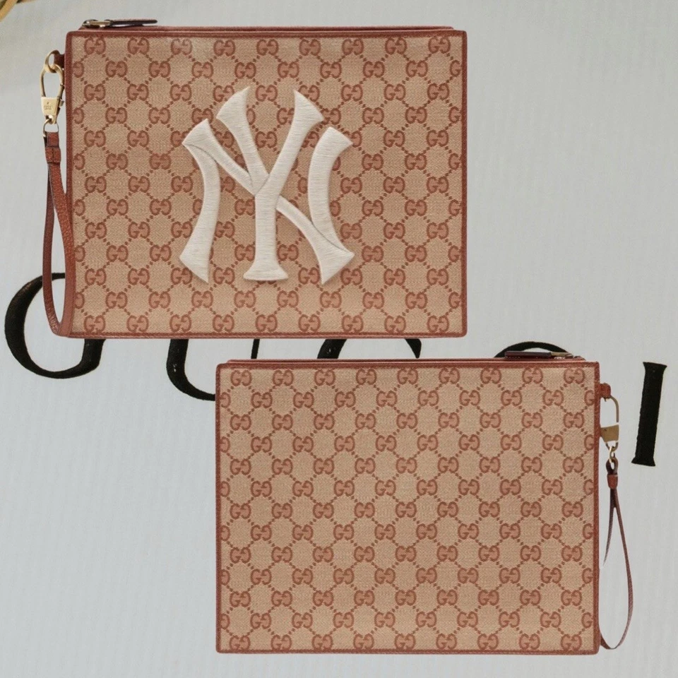 Nuevo GUCCI x MLB Auténtico Estuche Adjunto GG Logo Monograma New York NY Yankees Nuevo con Etiquetas Foto 2 de 4