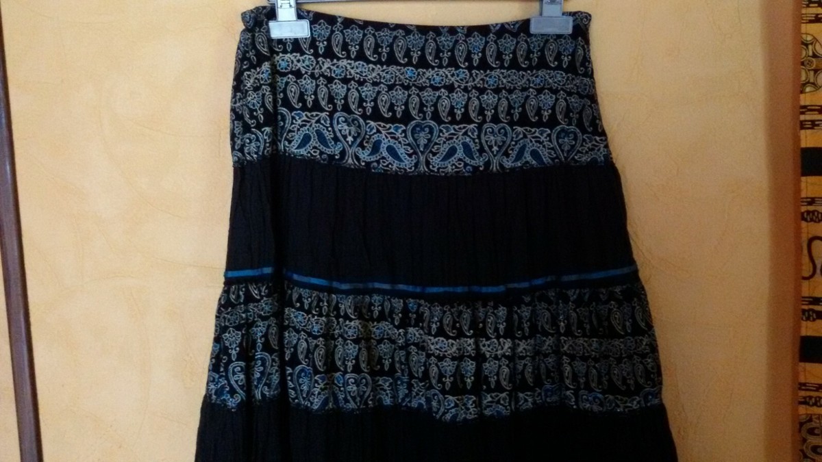 Jupe Fluide Noire Avec Broderie Turquoise Et Perles - Taille 38, Longueur 73 Cm, Neuve Sans étiquette
