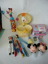 Lot Disney Boîte à musique métal stylo bouchon Minnie Mickey porte clé princesse