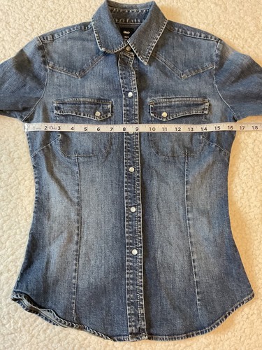 Woman’s Denim Pearl Snap Shirt GAP Denim Size Small Long Sleeve Shacket - Picture 3 of 7