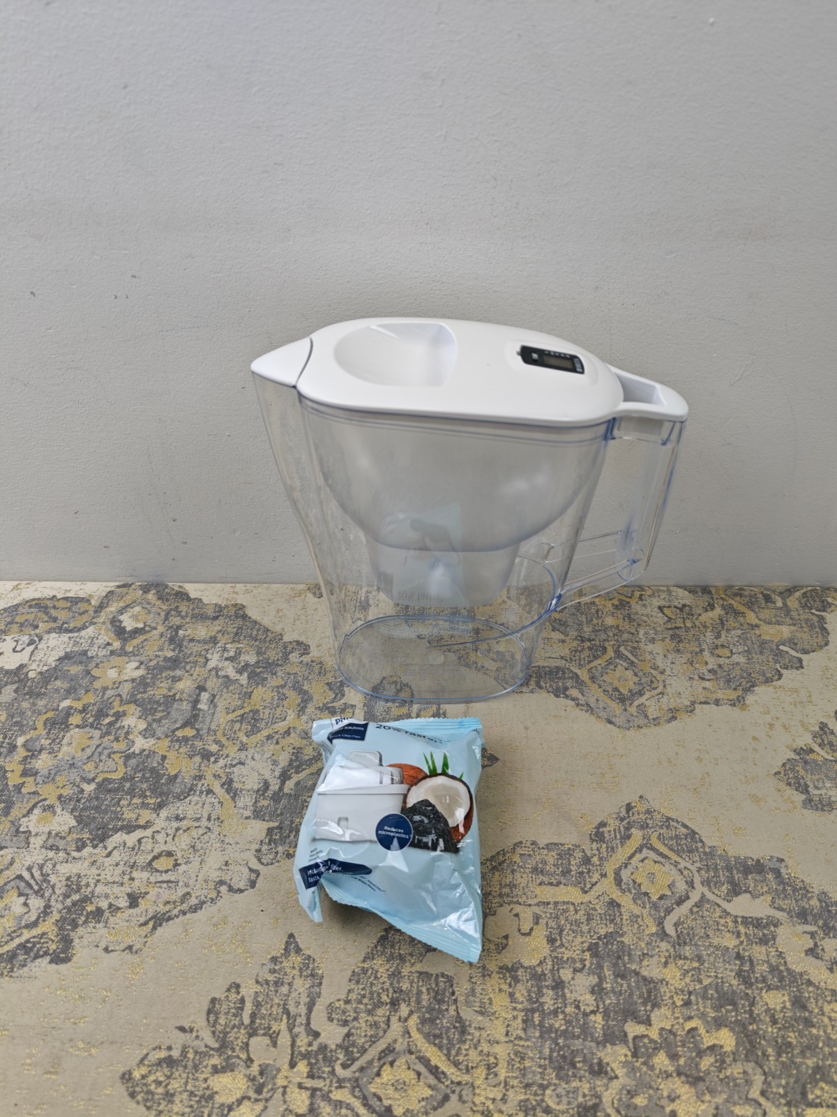 BRITA Aluna Water Filter Jug White (2.4L) incl. 1x Generic All-in-1 cartridge