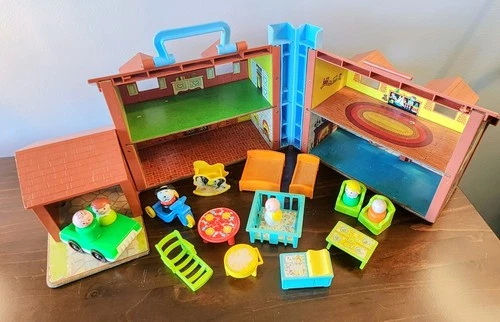 Vintage Fisher Price Little People PLAY FAMILY TUDOR HOUSE 952 1980 Accessories