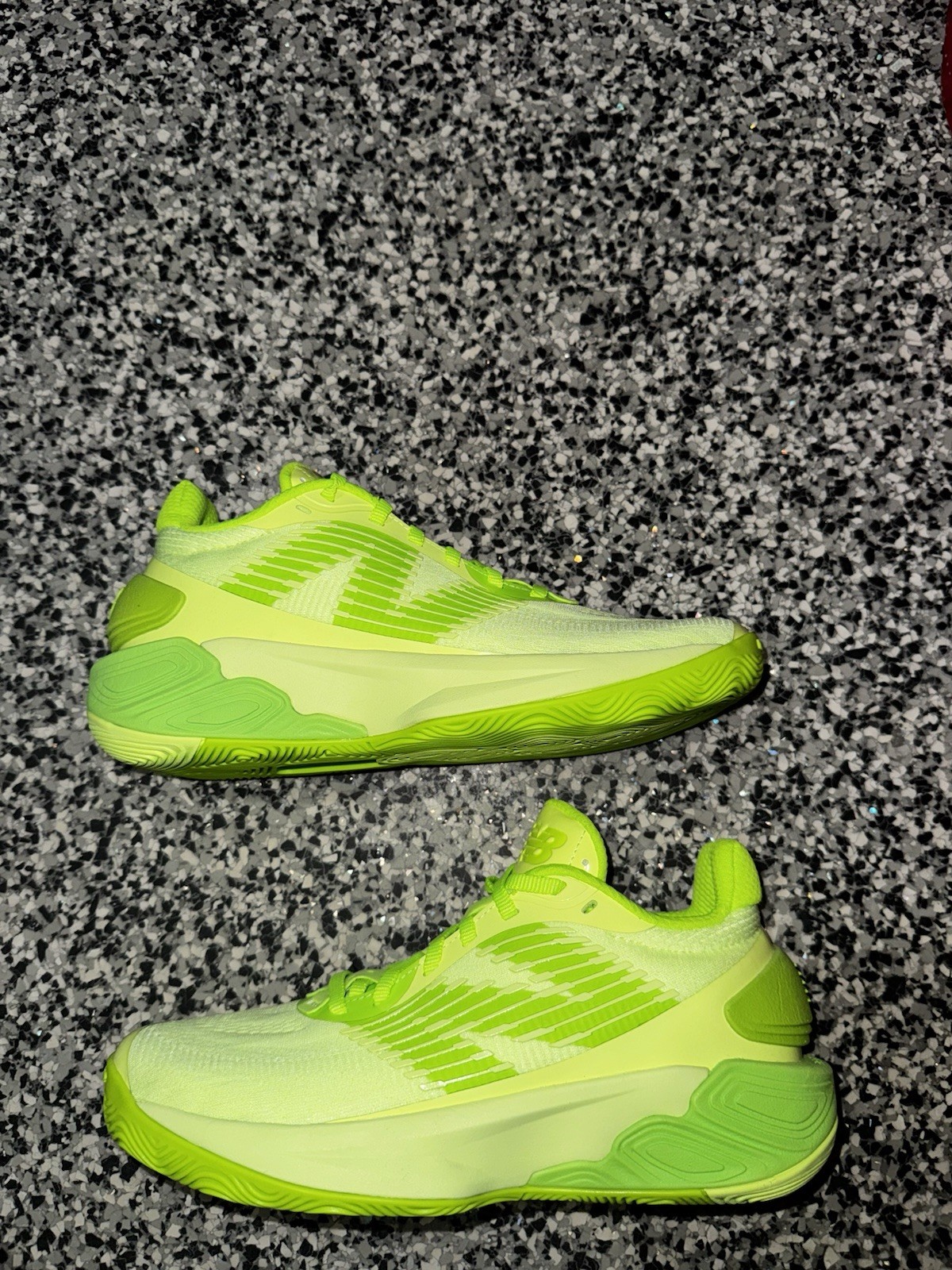 New Balance TWO WXY V5 Basketball BB2WYEG5 Bleached Lime Glo Green Pick Size