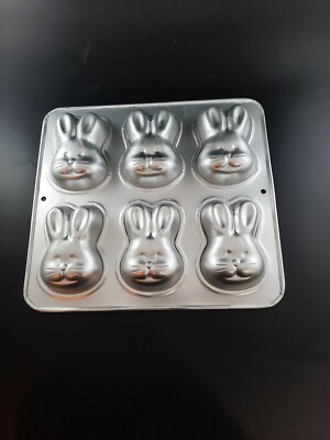 VINTAGE WILTON 6 CAVITY MINI BUNNY CAKE PAN BAKING MOLD 1992 #2105-4426-Retired