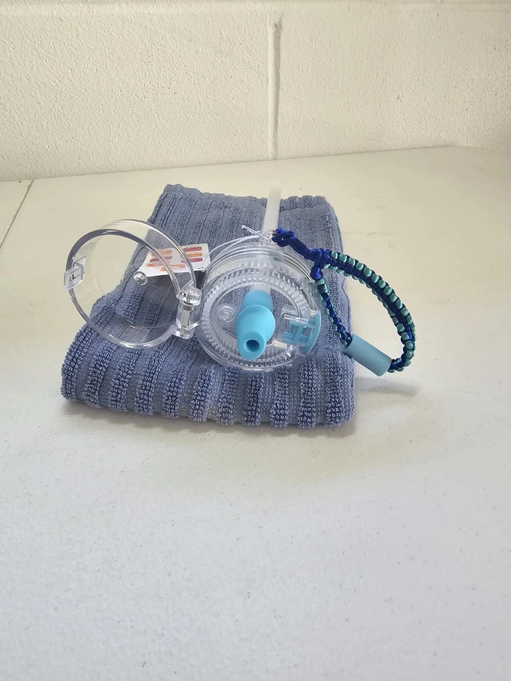 Dunkin’ Limited Edition Hydration Bottle New Release 40oz - Image 4 of 4