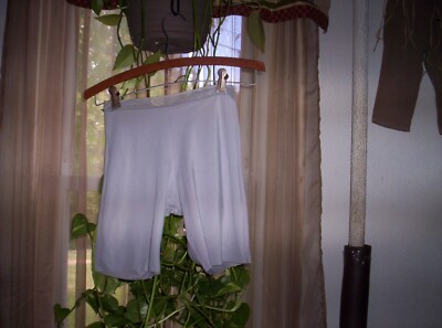 New Vanity Fair RADIANT 12385 Smoothing SLIP SHORT Size Medium