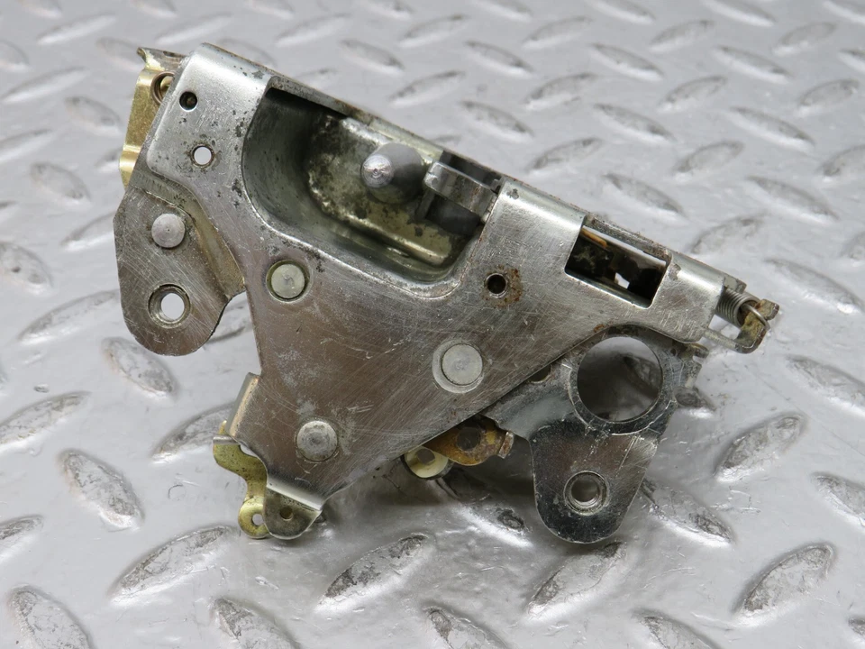 Mecanismo de bloqueo de puerta trasera derecha para Mercedes-Benz W123 240D Foto 4 de 4