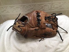 Mizuno GMVP1125-B1 Fully Broken In Boys 11.25  MVP Baseball Glove Right Throw
