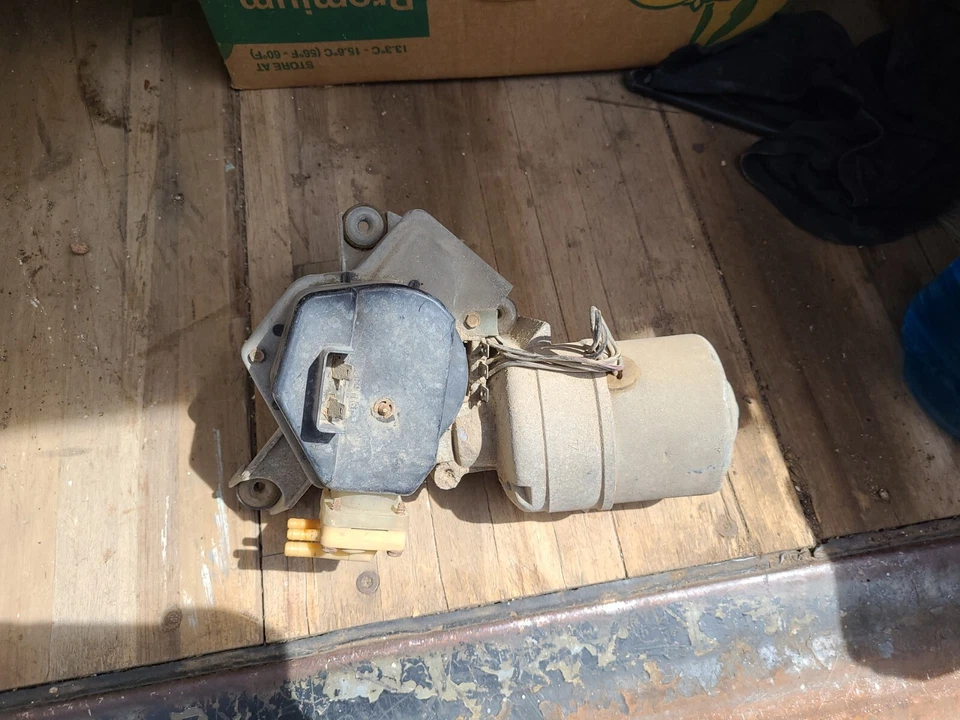 Motor limpiaparabrisas Oldsmobile 98 Buick LeSabre 1965 5044590 Foto 2 de 4