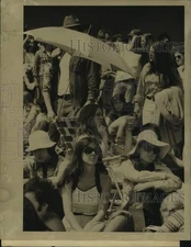 1974 Press Photo Summersault 74 Rock concert goers at a grandstand in New York