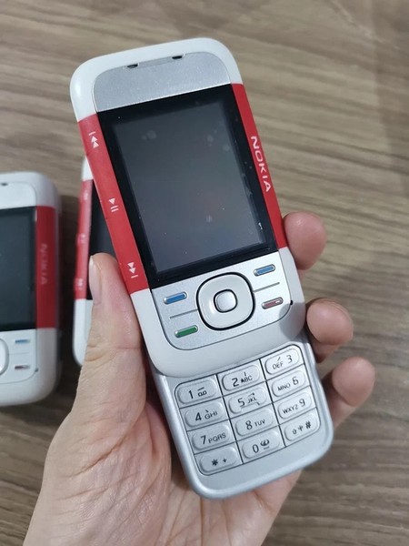 Nokia Xpress Music 5300 DESBLOQUEADO Teléfono Celular Tribanda 2G GSM 900 /1800 /1900 4