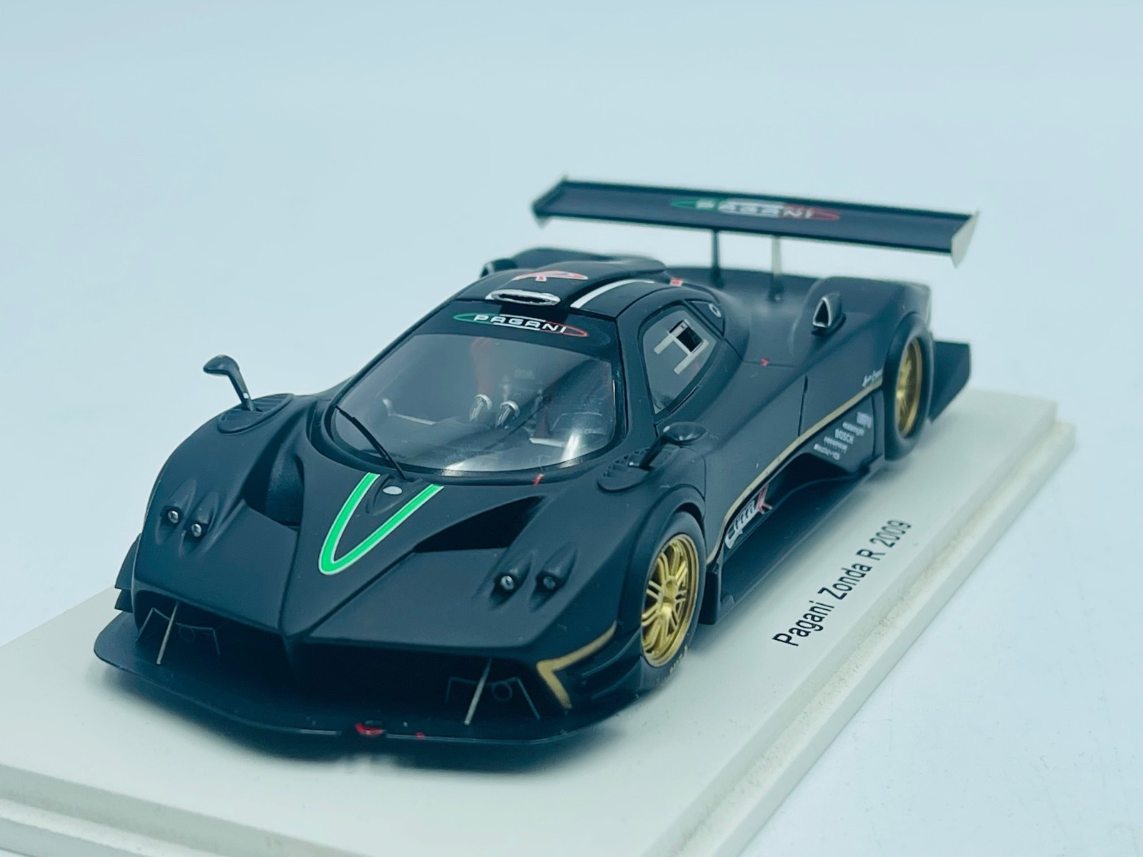 Spark Pagani Zonda R 2009 1:43 S2005