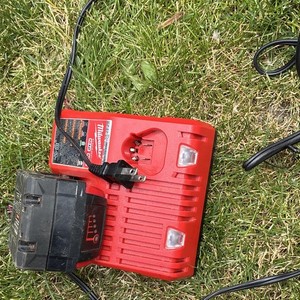 Milwaukee M18 18V Lithium XC 6.0 Battery Pack w/ Charger, Red, 1-Bay