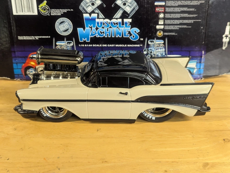 MÁQUINAS MUSCULARES 1957 Chevrolet Bel-Air 57 Chevy SLAMMED PINTURA PERSONALIZADA 1/18 1:18 Foto 2 de 4