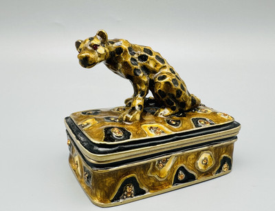 RARE JAY STRONGWATER LEOPARD BOX Handcrafted Metal Hand Enameled and Crystals.