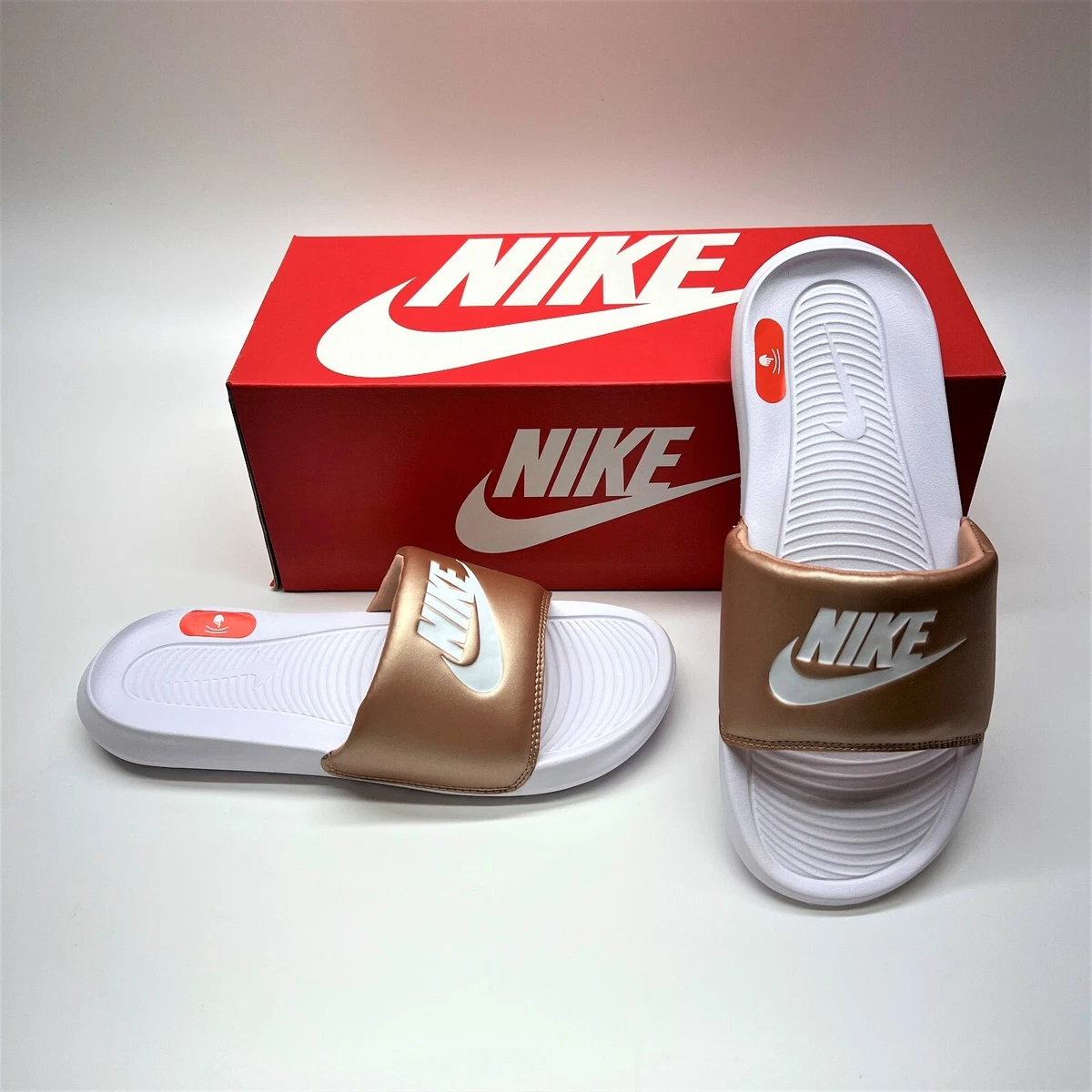 White and gold nike best sale slides
