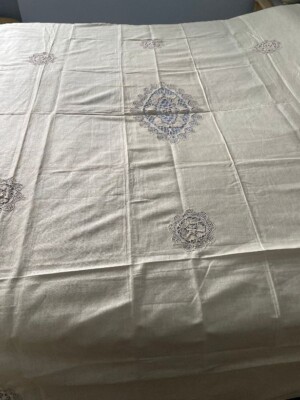 Tischdecke mit 12 Servietten aus reinem Leinen und Spitzeneinsätzen Spindeltombola