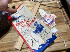 Vintage Eagle Claw fishing line and hooks (16494)