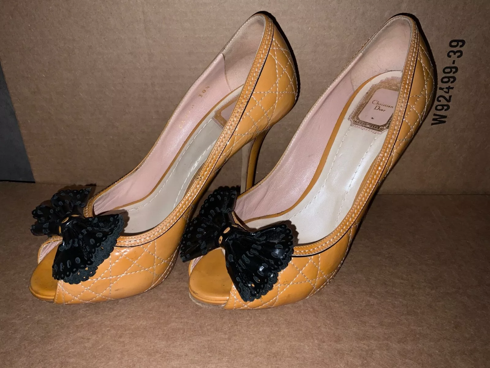 Escarpins Dior beige clair/noir cannage cuir verni bout ouvert pointure 38,5