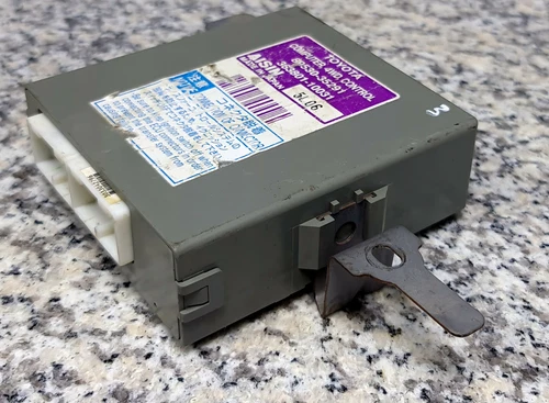 Toyota 4Runner V6 4x4 4WD Transfer Case Control Module 89530-35291 - Picture 3 of 6