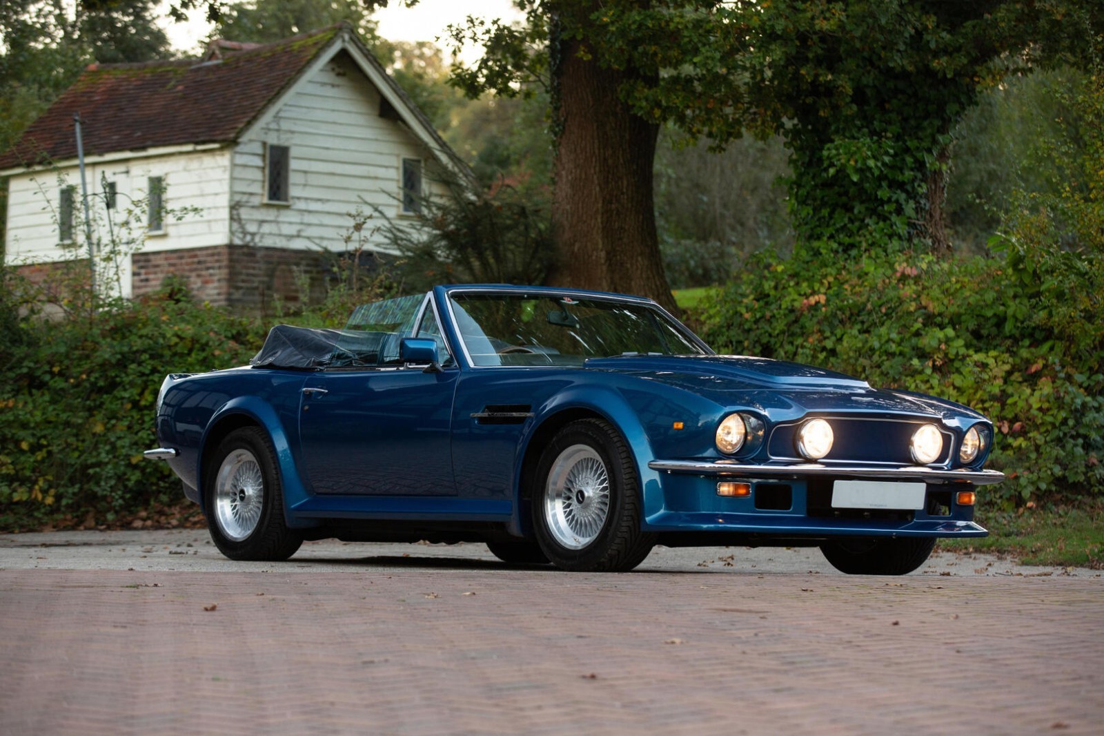 BlingLights Brand Auxiliary Driving Fog Lights for 1969–1989 Aston Martin V8