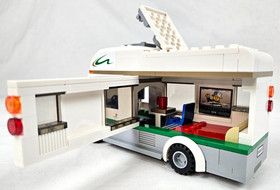 USED LEGO CITY SET 60057 CAMPER VAN COMPLETE W/ BOOKS SHIPS FREE!!