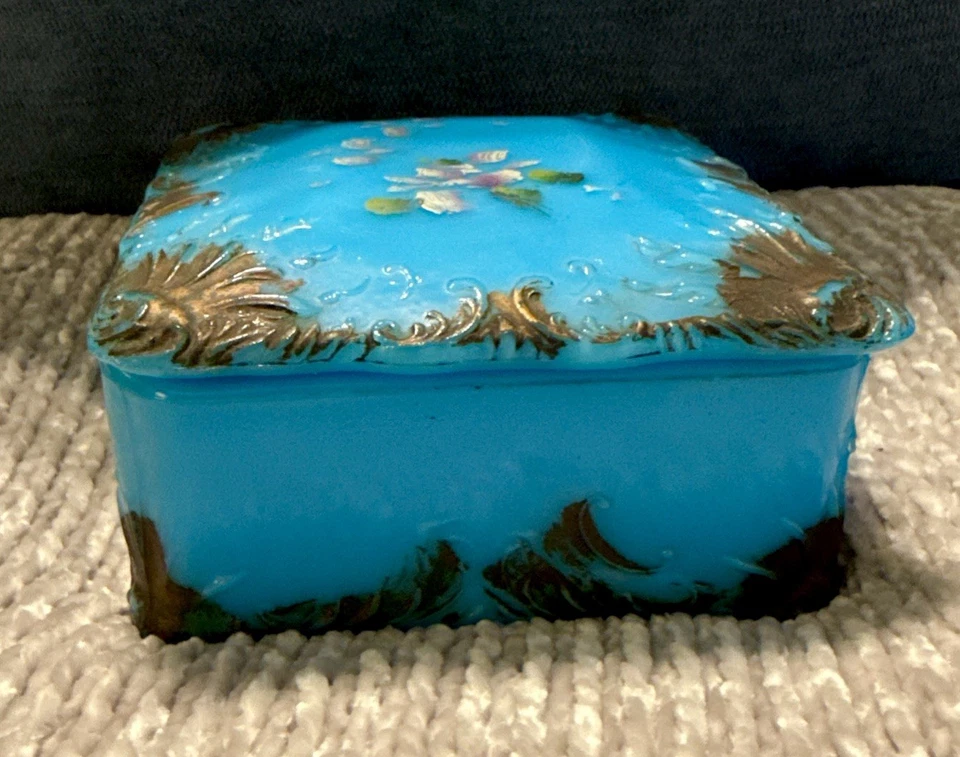 Antigua caja victoriana grande azul opalino tocador de vidrio con leche pintada a mano Foto 3 de 4