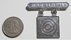 US MARINE CORPS RIFLE MARKSMAN BASIC AWARD LAPEL PIN - Militaria — photo 1