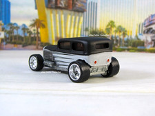 1932 Ford Sedan V8 Hot Rod Custom 164 Scale Limited Edition